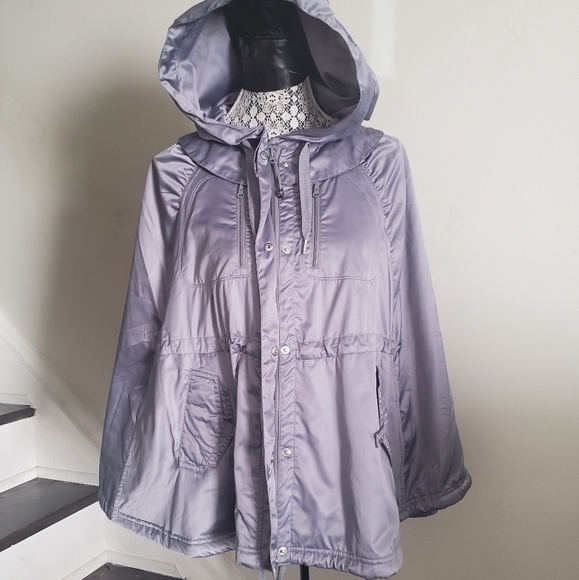 Lululemon wanderful Capelet - Picture 1 of 13